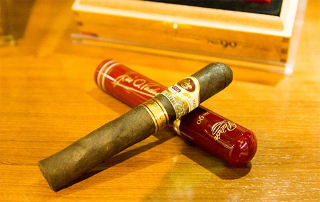 Padrón 1926 No.90 Maduro Tubos