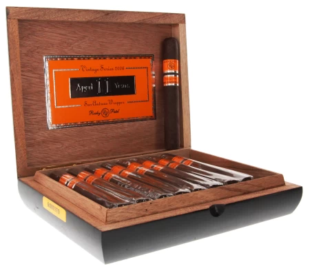 Rocky Patel Vintage 2006 Robusto