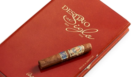 Arturo Fuente Destino Al Siglo de Amistad
