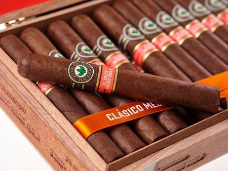 Joya Clasico Medio Siglo Toro