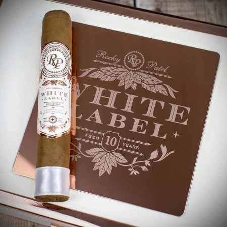 Rocky Patel White Label Robusto