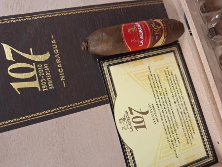 La Aurora 107 Nicaragua Zeppelin
